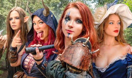 Любительница ролевых игр наслаждается членом в домашнем порно