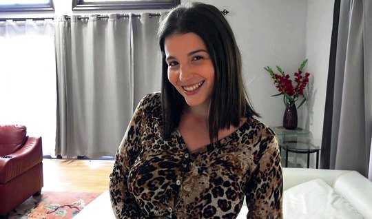 Брюнетка от первого лица трусит большими дойками на твердом члене