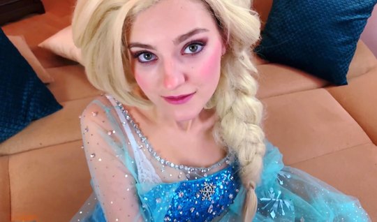 Русская девушка в новогоднем костюме занимается сексом от первого лица...