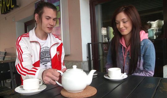 Русская молодая девушка подарила парню в постели секс премиум класса