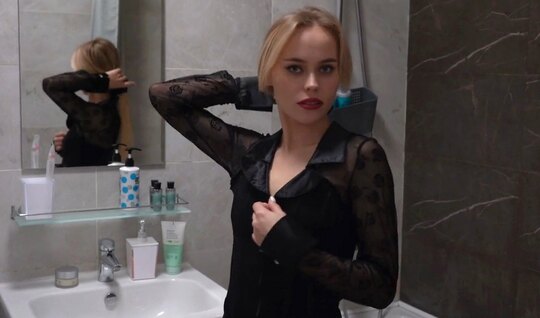 Русская девка села анальной дыркой на крепкий ствол жениха