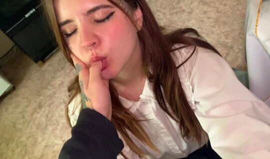 Русская студентка сосет член и трахается после учебы...