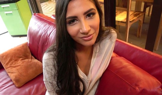 Девушка с длинными волосами получает от парня шикарный трах и оргазм...