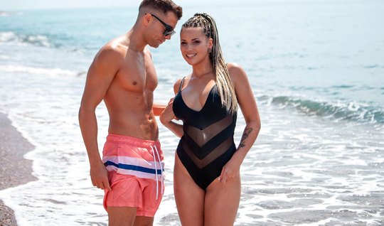 Футболист на природе гладит большие дойки супруги и трахает в пизду на...