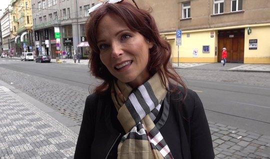 Зрелая телочка повелась на пикап и занялась анальным сексом от первого...