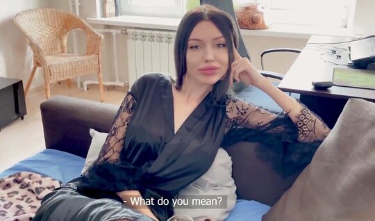 Русская телочка немного выпила и уже была готова сосать