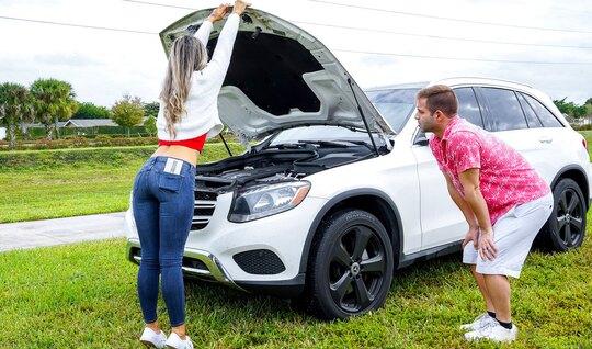 Мамка соблазнила парня на секс и осталась довольна трахом