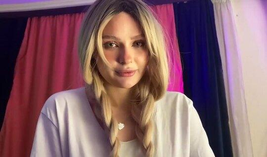 Русская телочка умело оседлала крепкий ствол своего приятеля