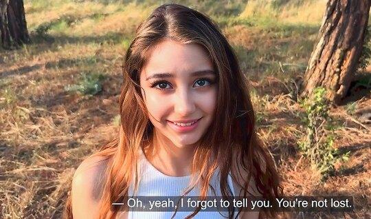 Молодая русская телочка попробовала большой член на природе