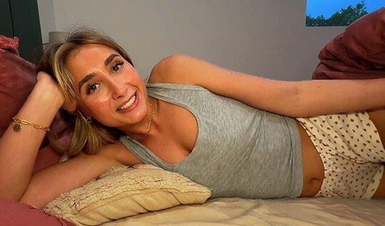 Сводная сестра не прочь попробовать член брата в домашнем порно