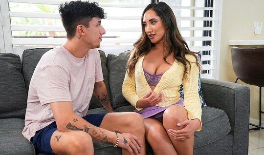 Мамка уговорила пасынка вместе расслабиться и потрахаться