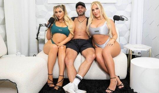 Страстные девушки готовы наслаждаться групповым сексом