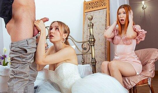 Похотливая русская сучка наслаждается сексом перед свадьбой